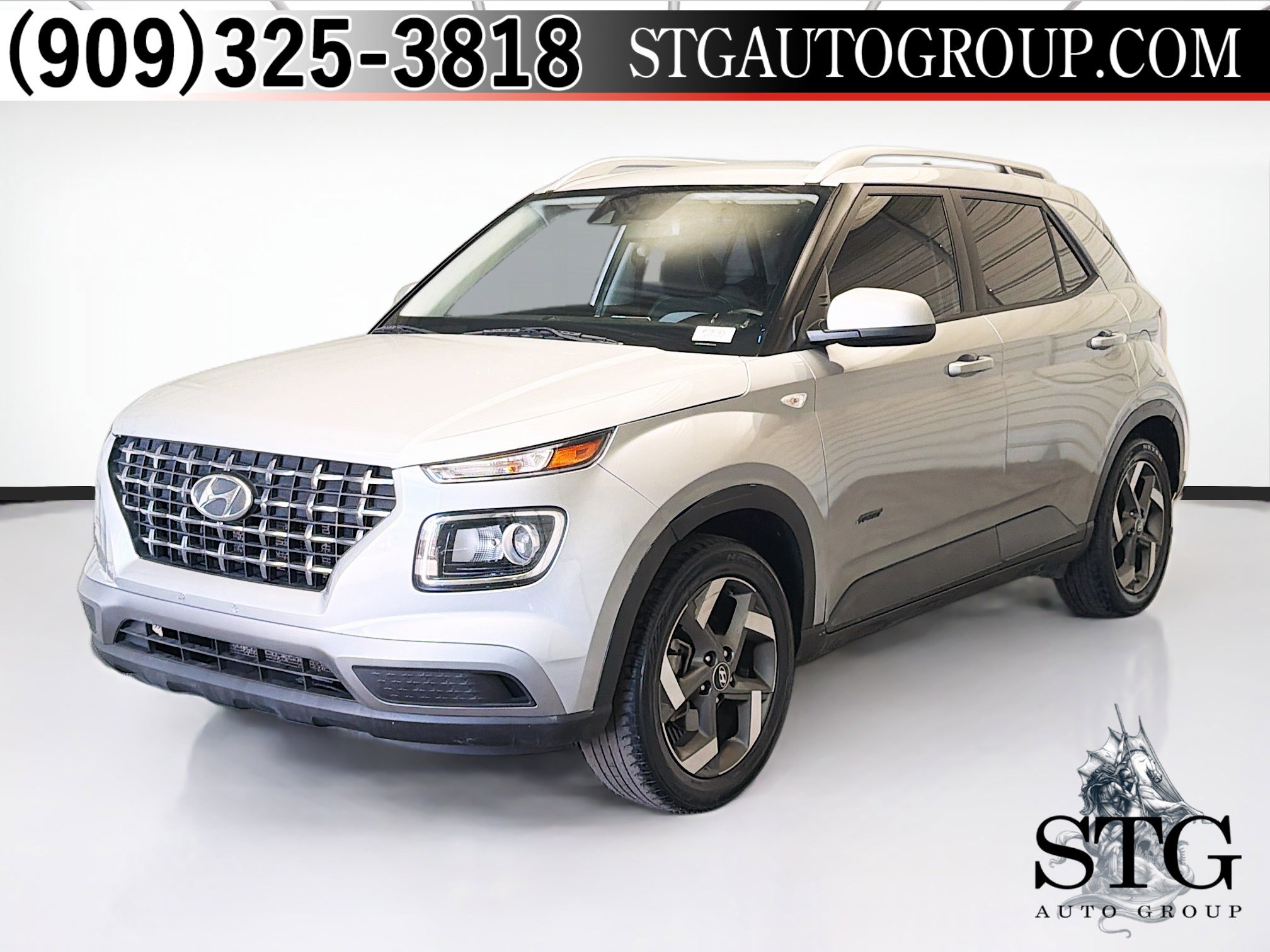 Used 2021 Hyundai Venue SEL FWD image 1