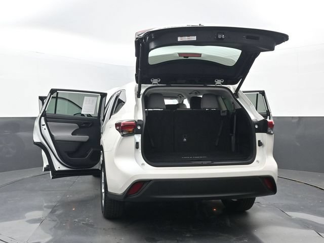 Used 2020 Toyota Highlander LE FWD image 36