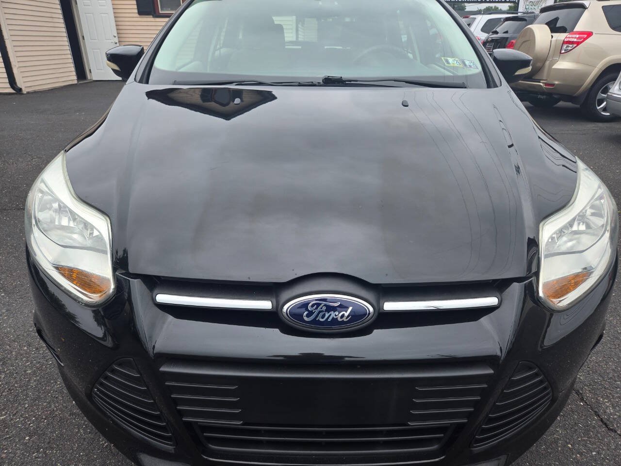 Used 2014 Ford Focus SE w/ SE Winter Package FWD image 3