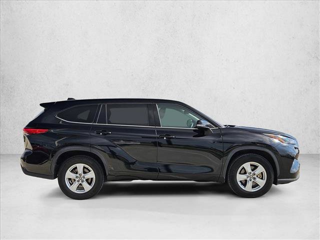 Used 2021 Toyota Highlander LE FWD image 4