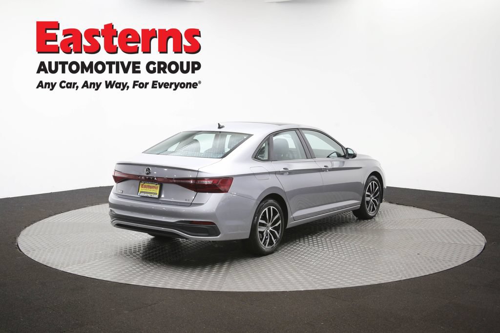 Used 2025 Volkswagen Jetta SE FWD image 39