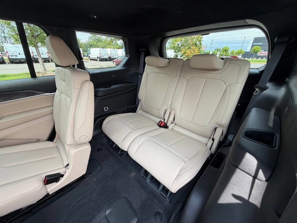 Certified 2025 Jeep Grand Cherokee L Limited AWD/4WD image 19