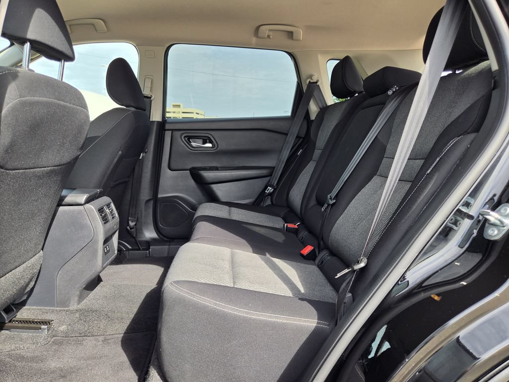 Used 2025 Nissan Rogue SV FWD image 28