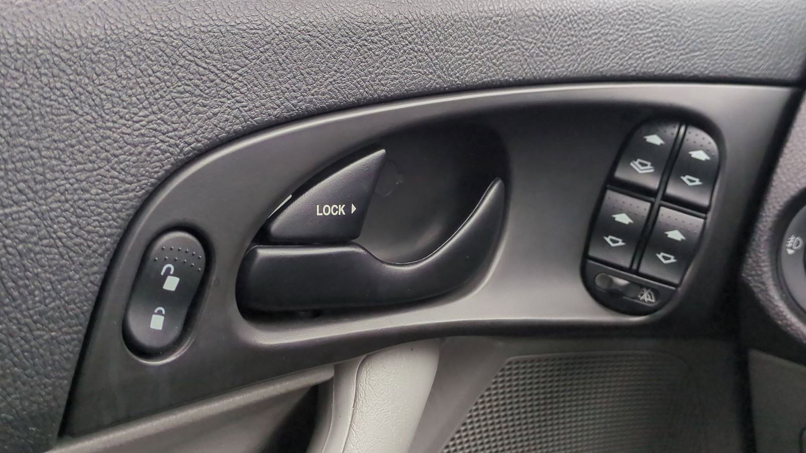 Used 2007 Ford Focus S image 26