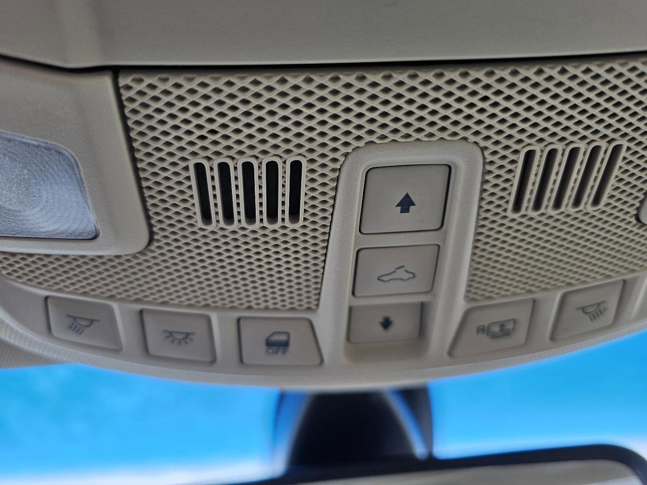 Used 2014 Lincoln MKZ image 20