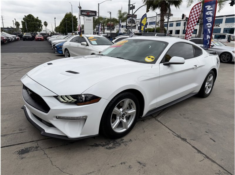 Used 2018 Ford Mustang Coupe RWD image 9