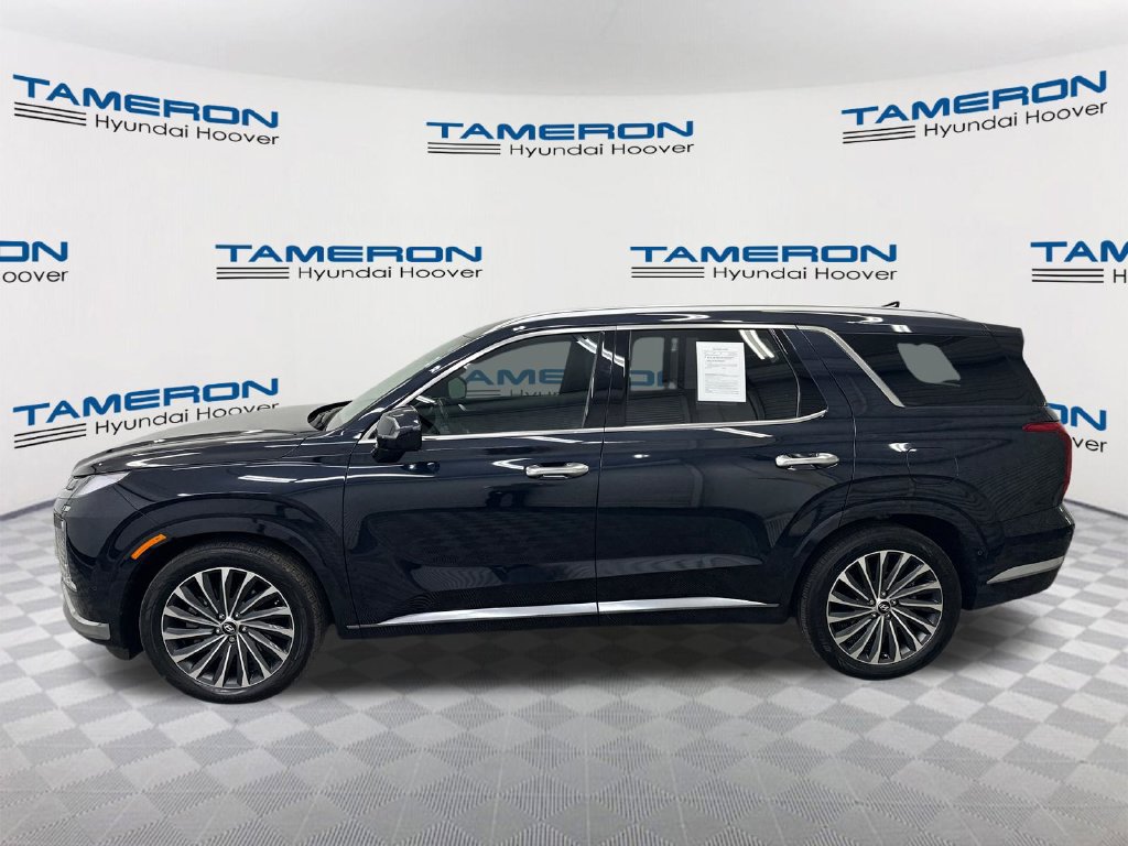 Used 2023 Hyundai Palisade Calligraphy FWD image 2