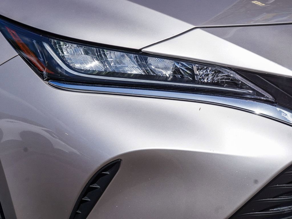 Used 2022 Toyota Venza LE AWD/4WD image 11