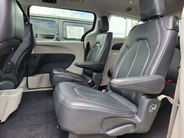 Used 2022 Chrysler Pacifica Touring-L AWD/4WD image 11