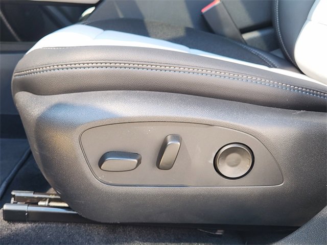 New 2025 Chevrolet Equinox EV LT image 18