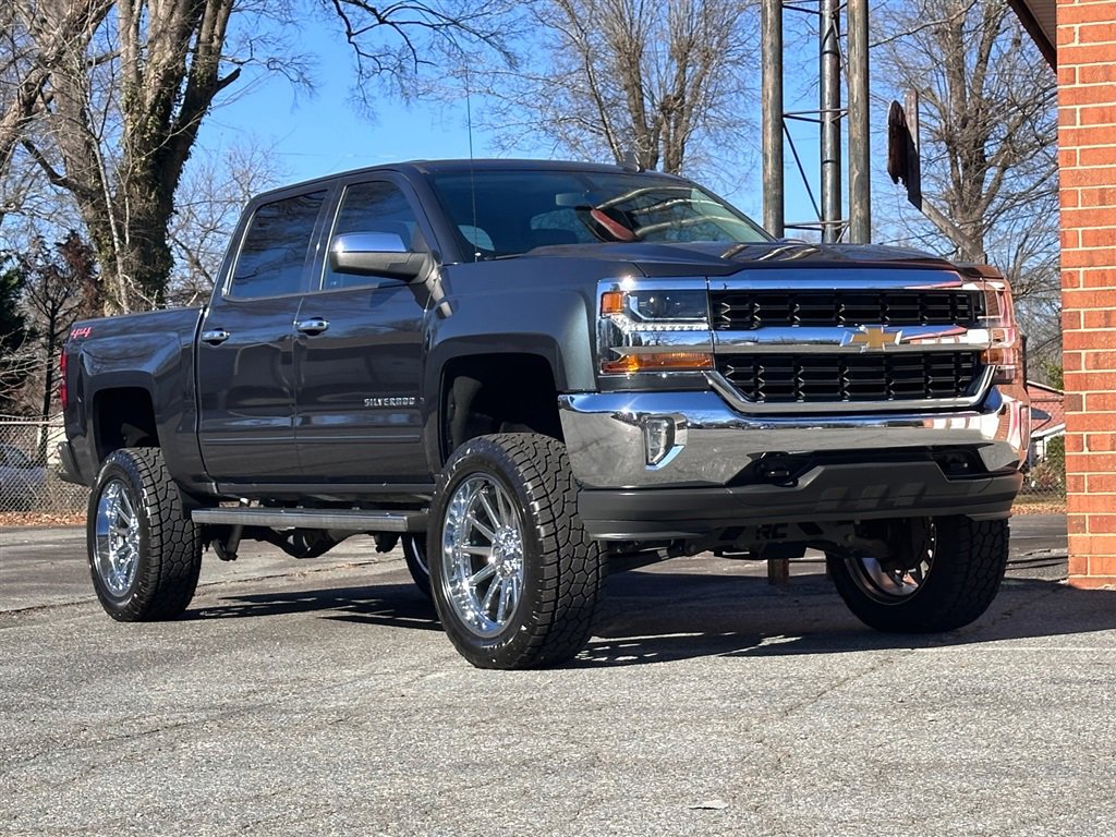 Used 2018 Chevrolet Silverado 1500 LT w/ All Star Edition image 29