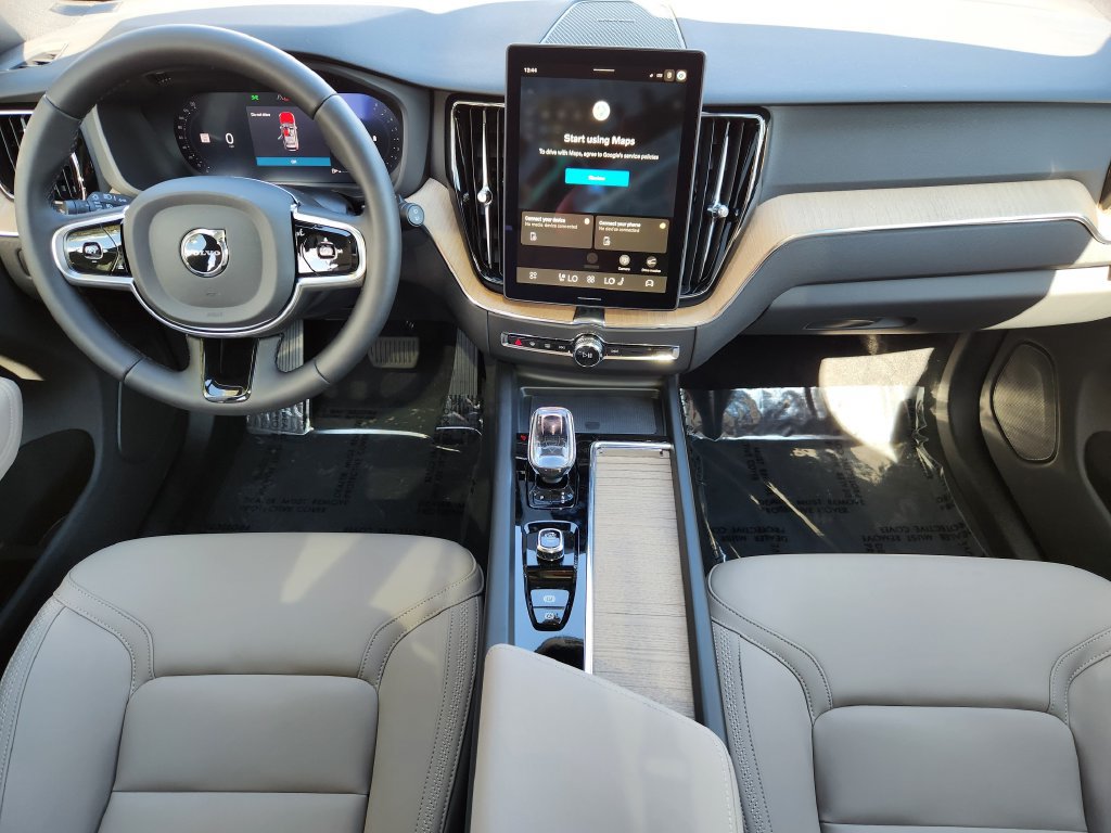 New 2027 Volvo XC60 B5 Plus AWD/4WD image 18