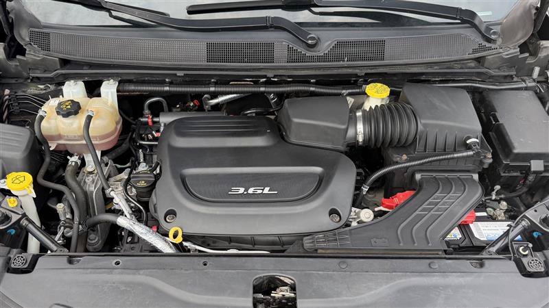 Used 2018 Chrysler Pacifica Touring-L FWD image 42