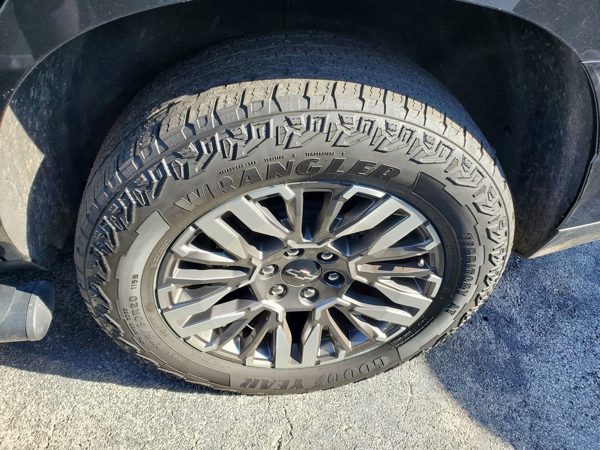 Used 2025 Chevrolet Tahoe Z71 image 5