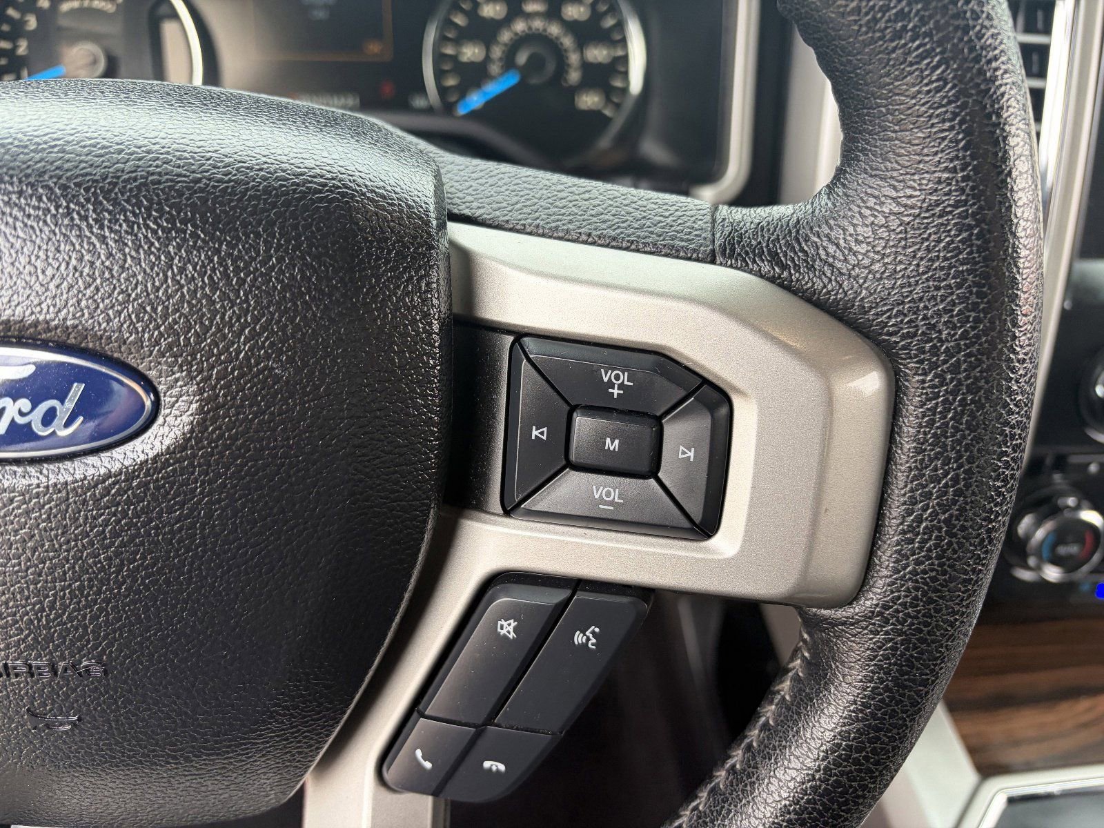 Used 2015 Ford F150 Lariat w/ Equipment Group 501A Mid AWD/4WD image 26
