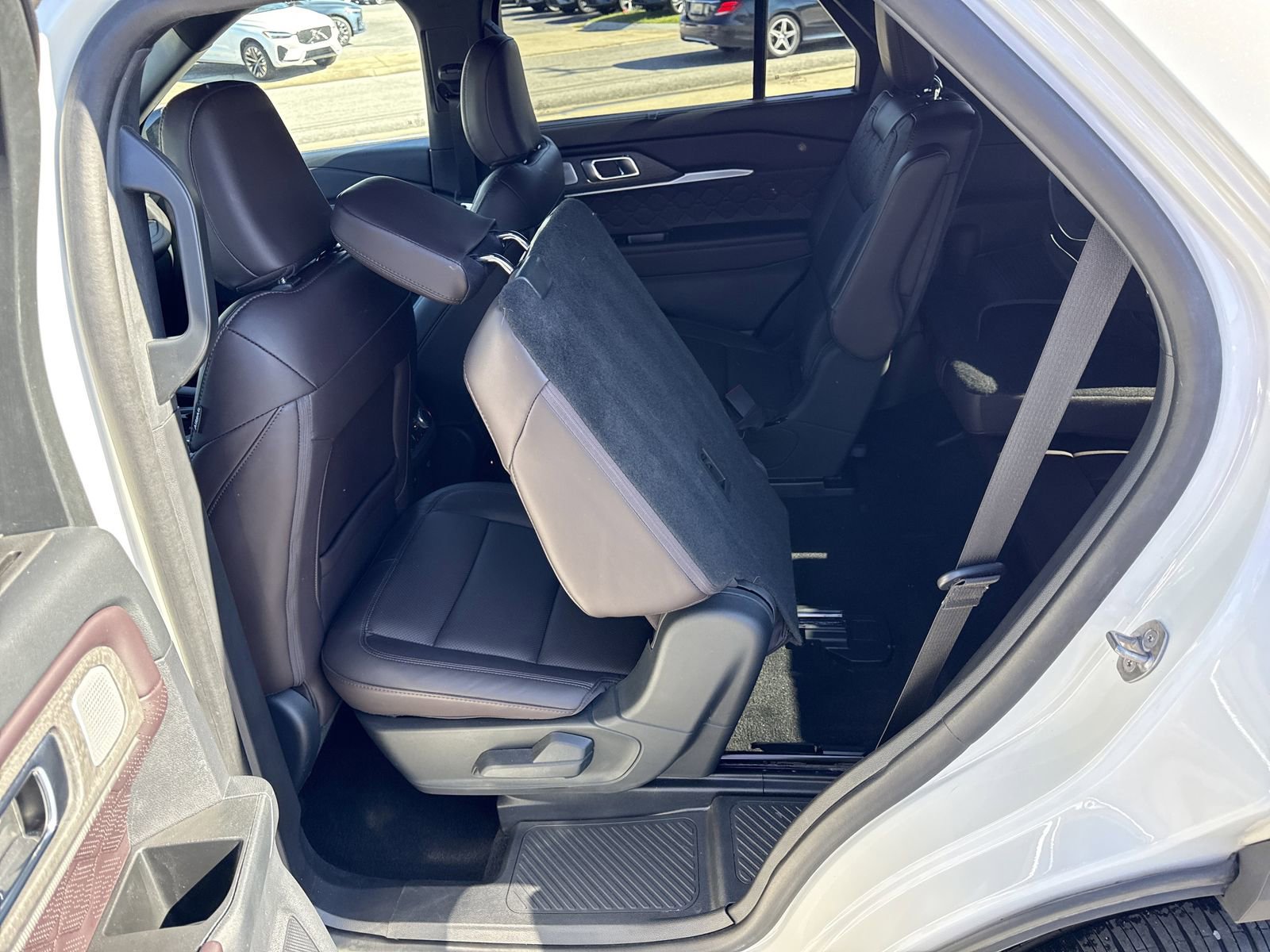 Used 2025 Ford Explorer Platinum w/ Ultimate Package image 11