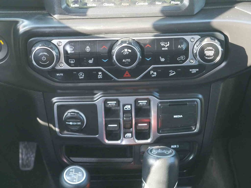 Used 2018 Jeep Wrangler Unlimited Sahara image 8