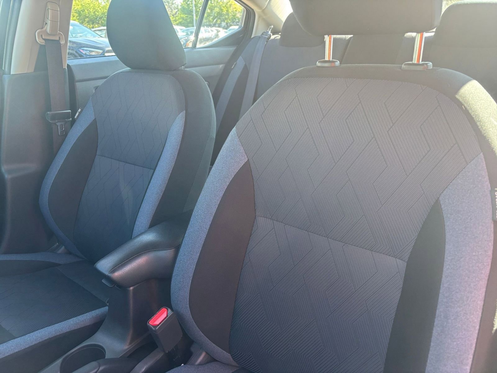 Used 2025 Nissan Versa SV image 34