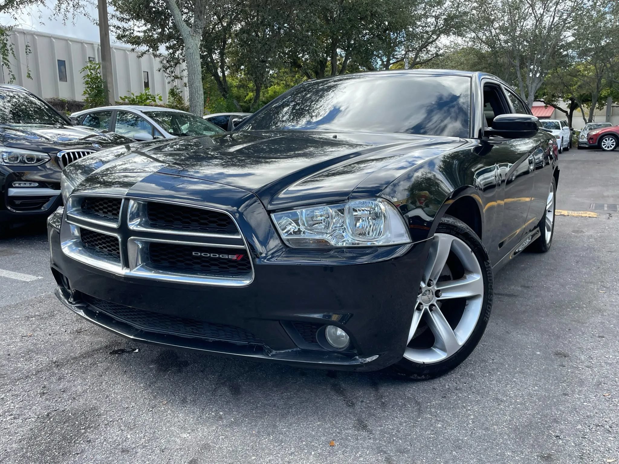 Used 2013 Dodge Charger SE RWD image 3