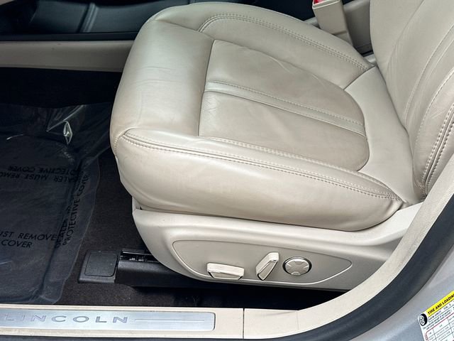 Used 2019 Lincoln MKZ Reserve FWD image 12