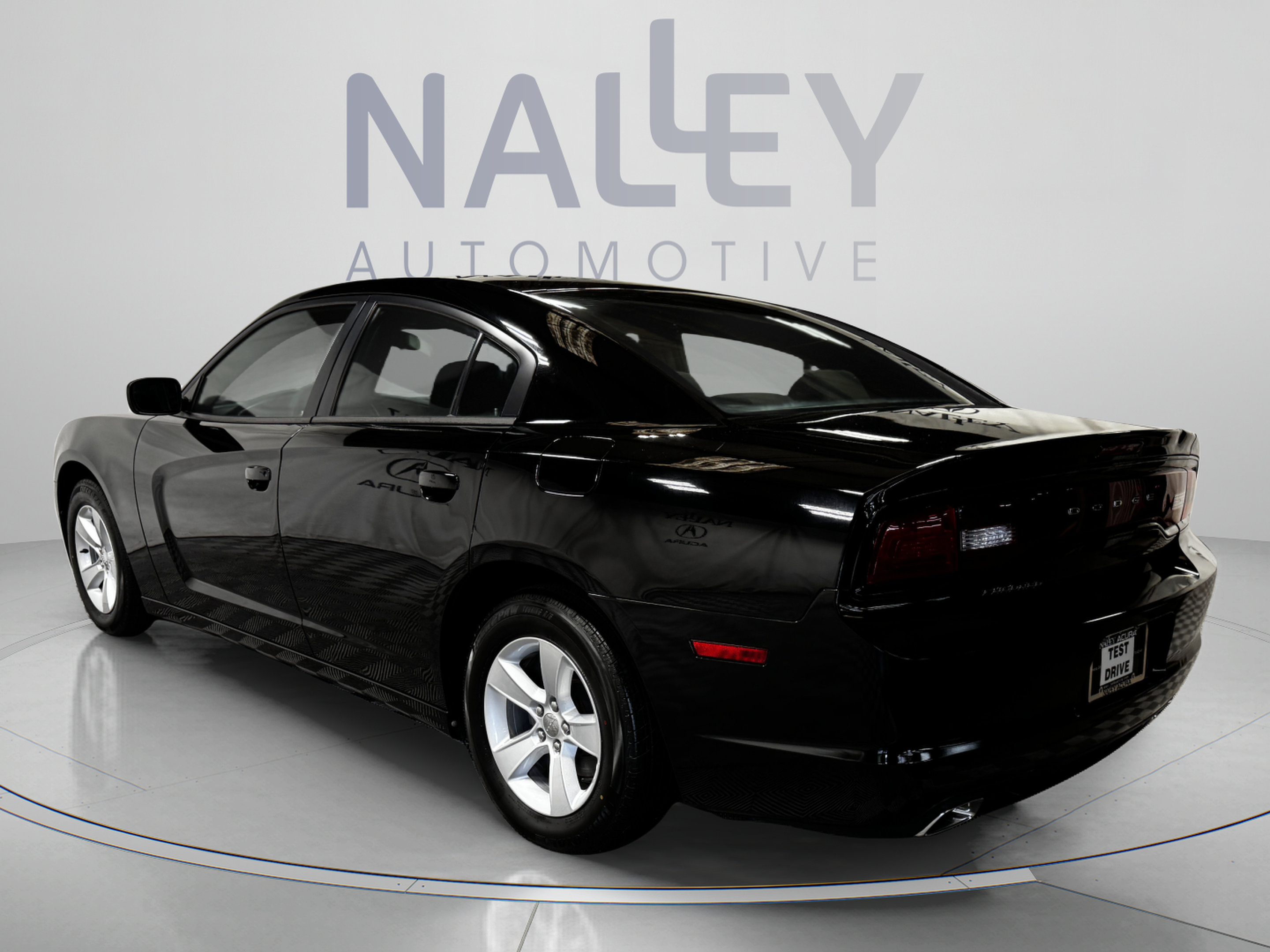 Used 2014 Dodge Charger SE RWD image 3