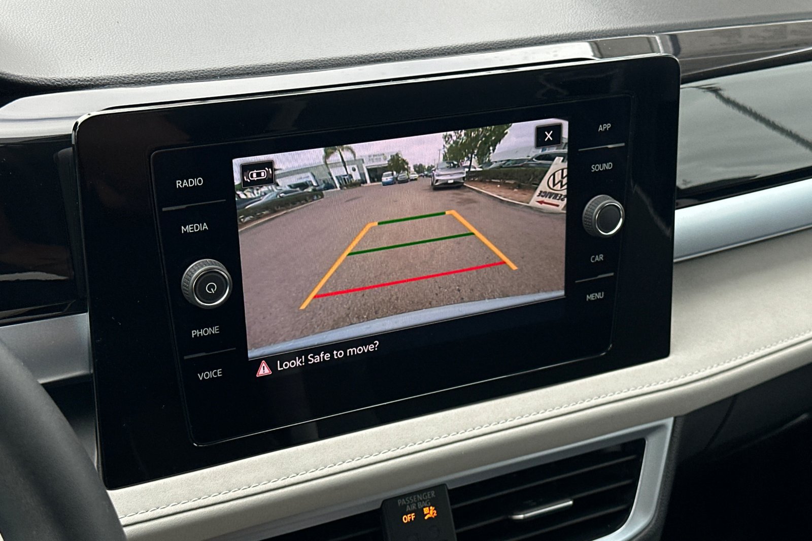 Used 2025 Volkswagen Taos SE FWD image 19