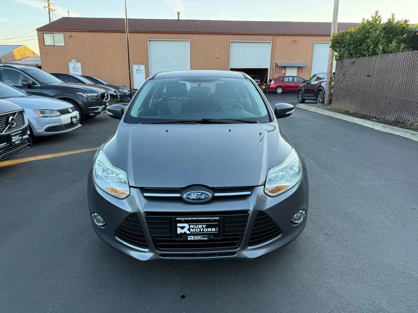 Used 2014 Ford Focus SE w/ SE Sport Package image 2