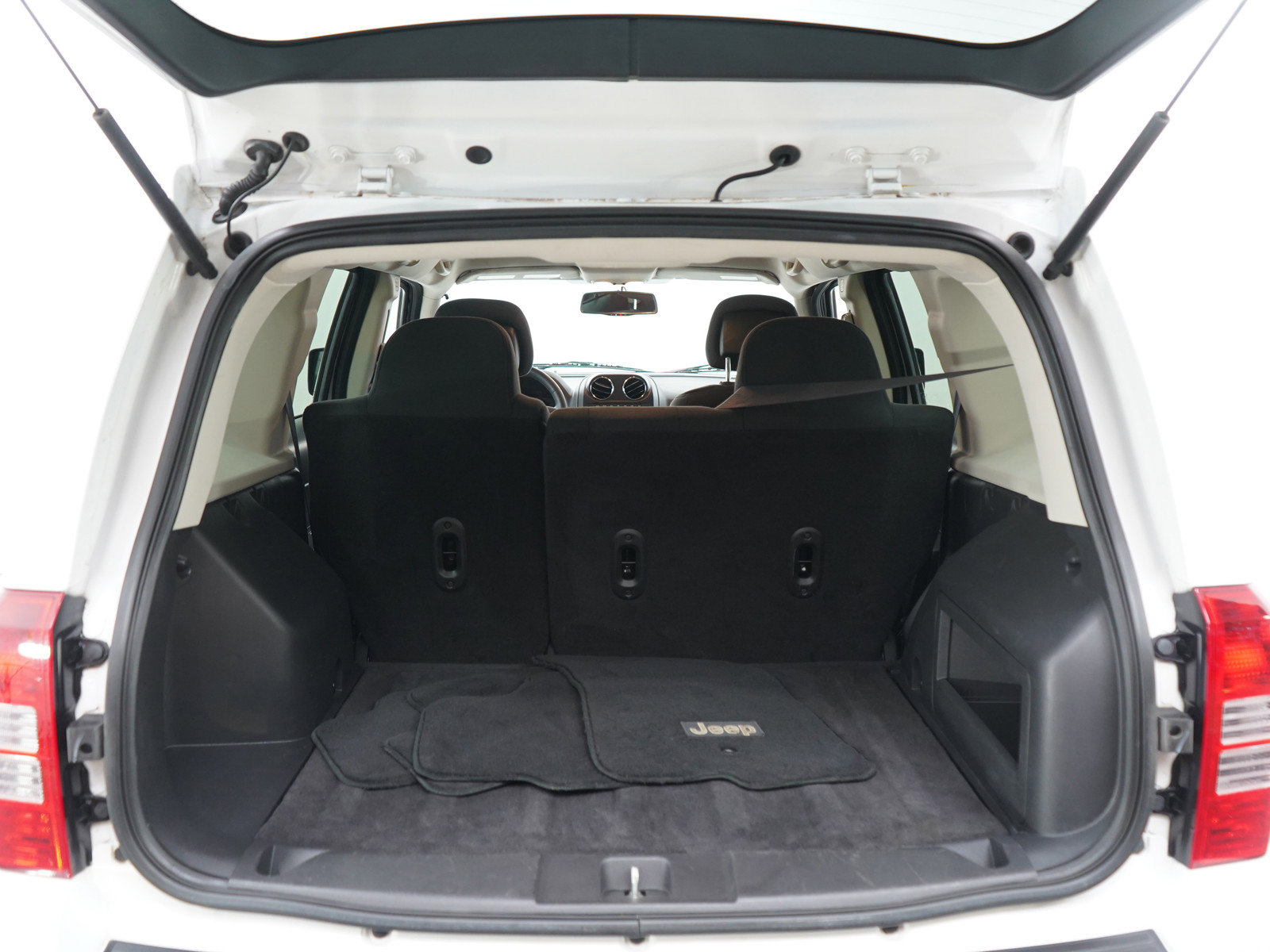 Used 2014 Jeep Patriot Latitude image 16