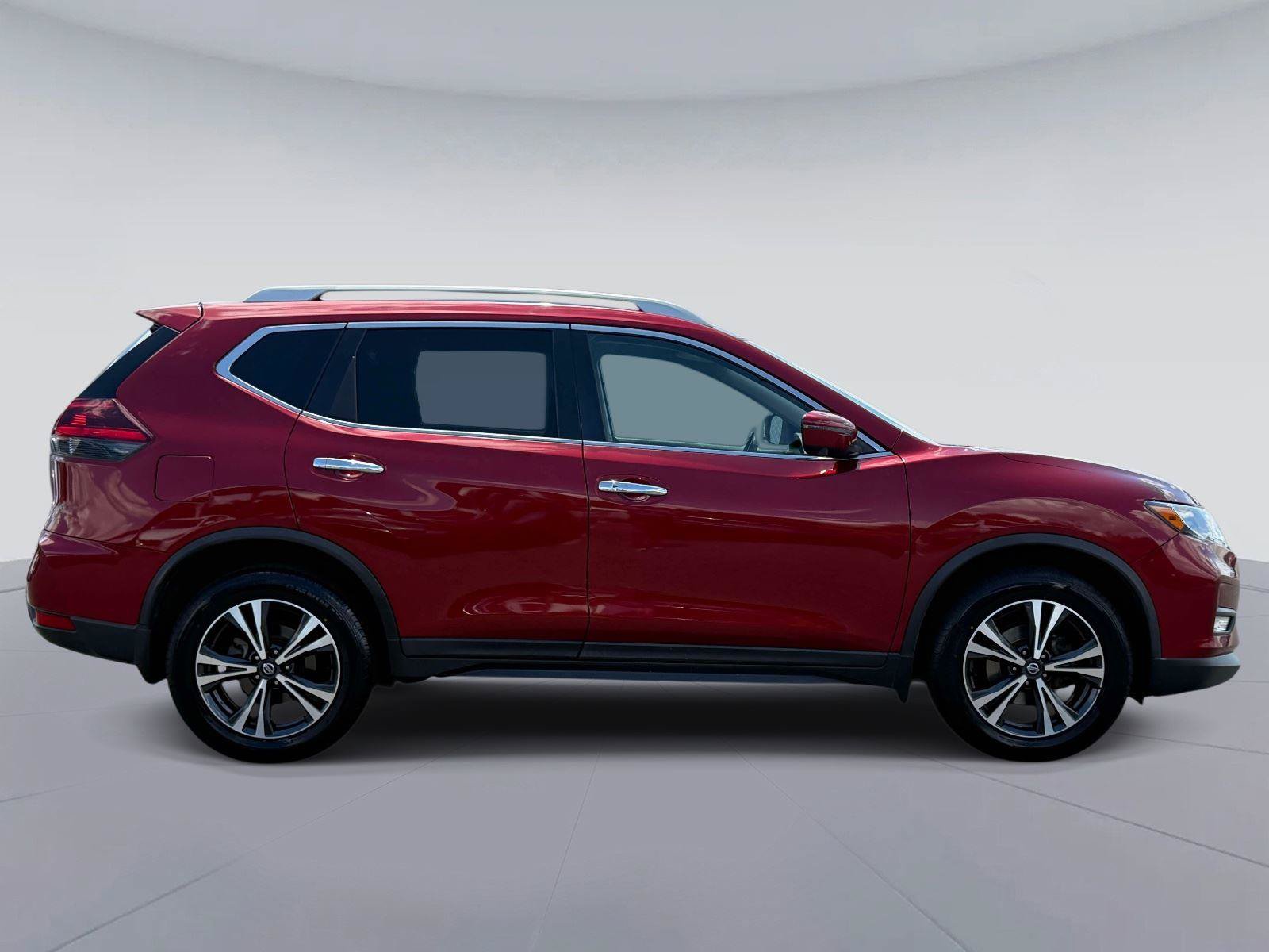 Used 2020 Nissan Rogue SV w/ Sun & Sound Touring Package AWD/4WD image 2