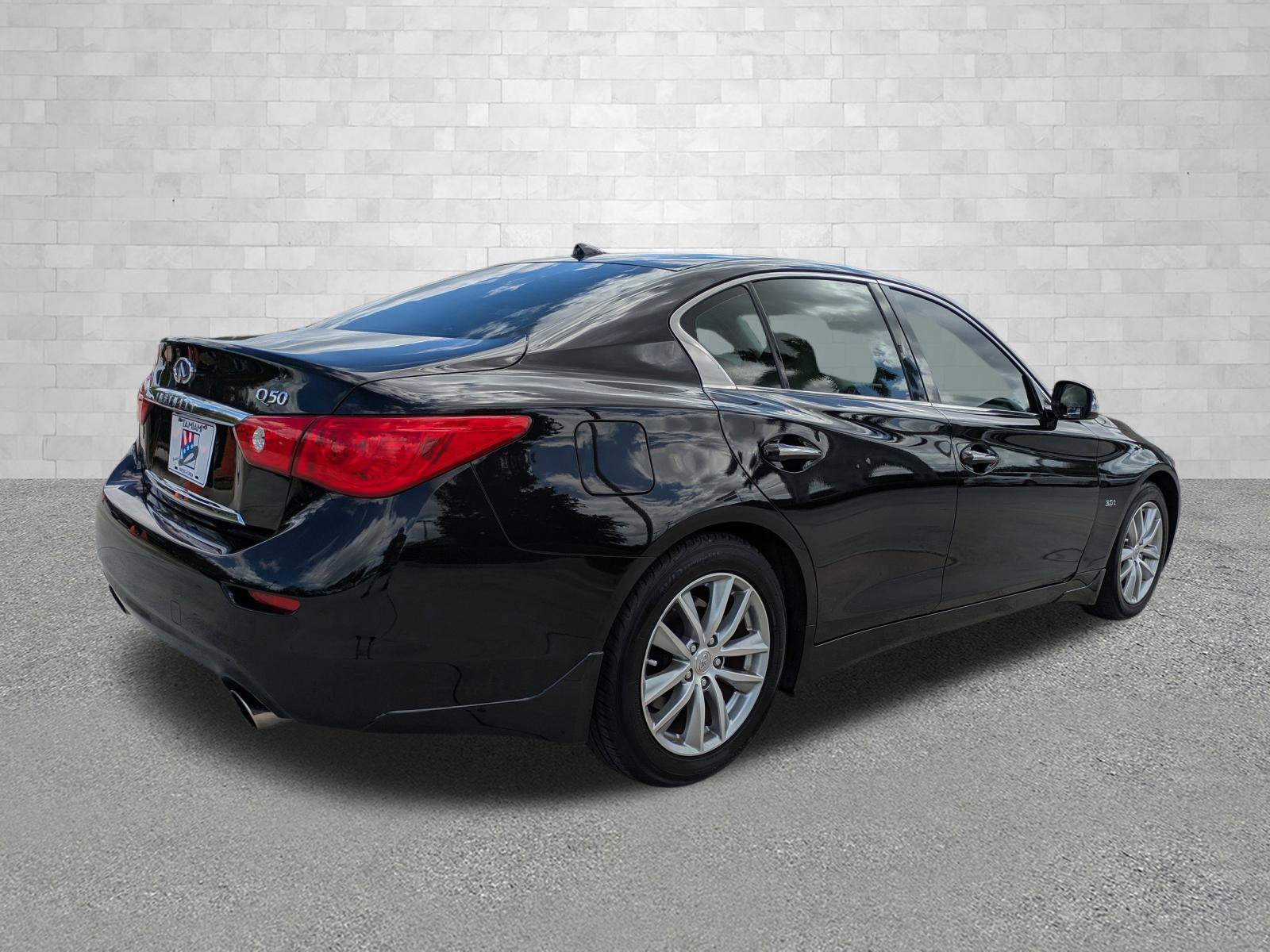 Used 2017 INFINITI Q50 3.0t Premium w/ 3.0T Premium Plus Package image 2