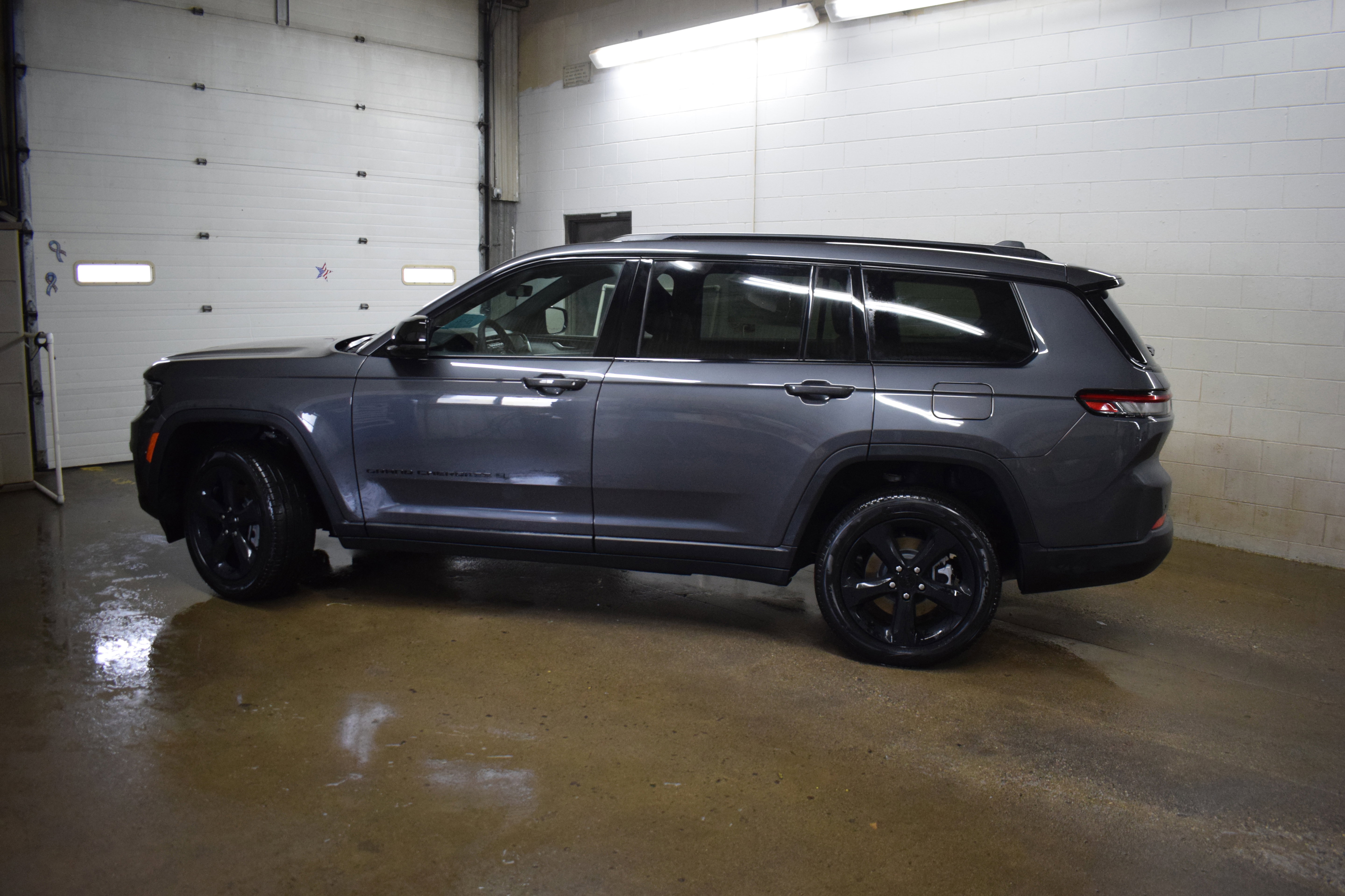 New 2025 Jeep Grand Cherokee L Limited w/ Black Appearance Package image 3