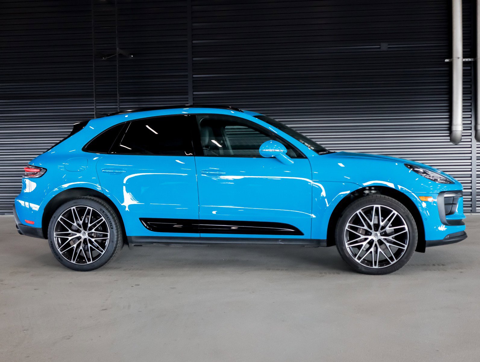 Certified 2022 Porsche Macan image 11