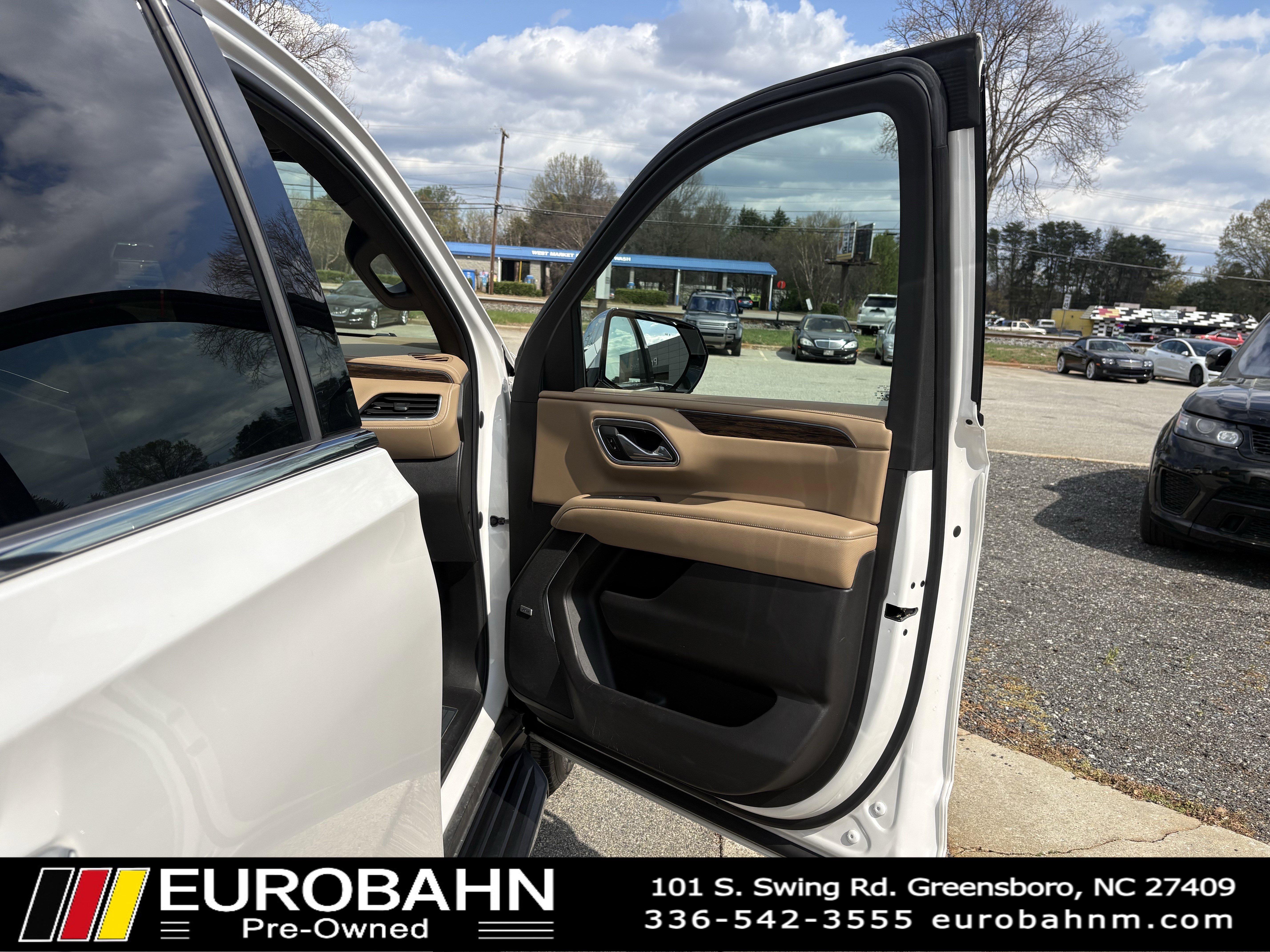 Used 2021 Chevrolet Tahoe Premier w/ Premium Package image 18