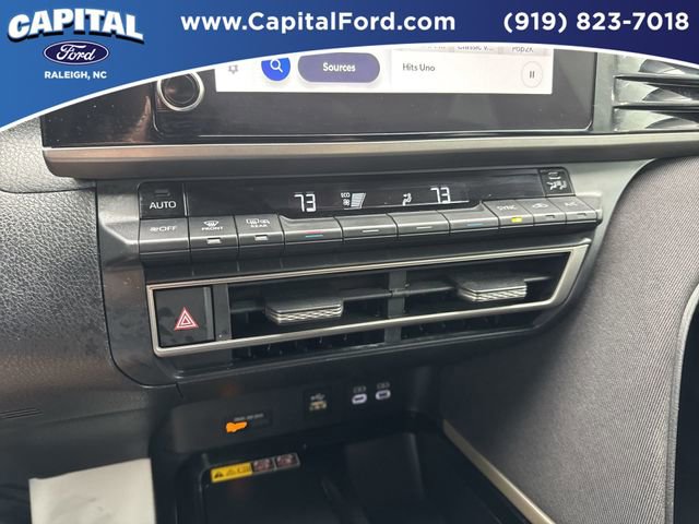 Used 2025 Toyota Camry LE image 28