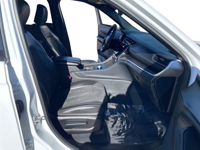 Used 2025 Jeep Grand Cherokee L Altitude image 17