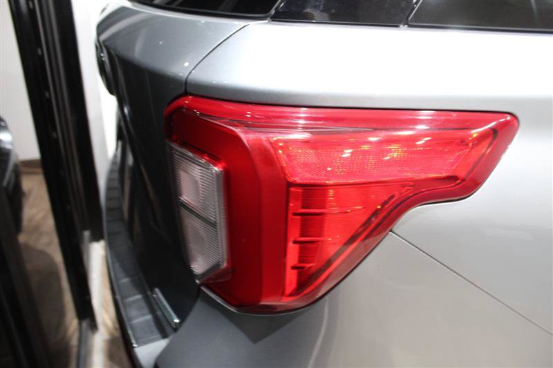 Used 2020 Ford Explorer Limited RWD image 11