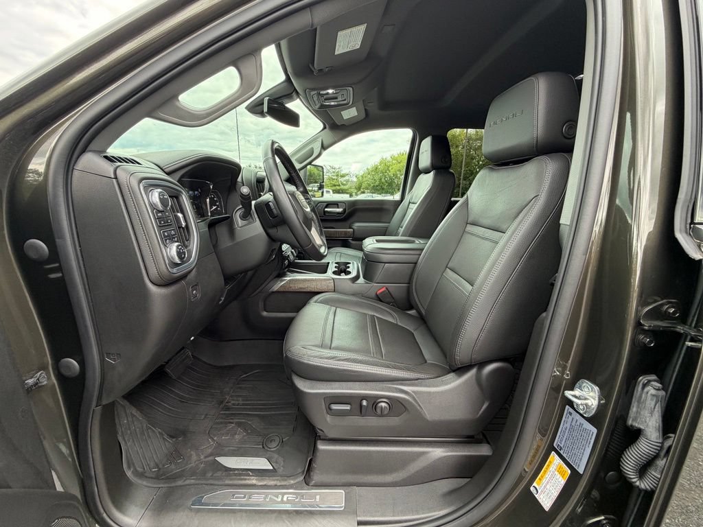 Used 2022 GMC Sierra 3500 Denali AWD/4WD image 2