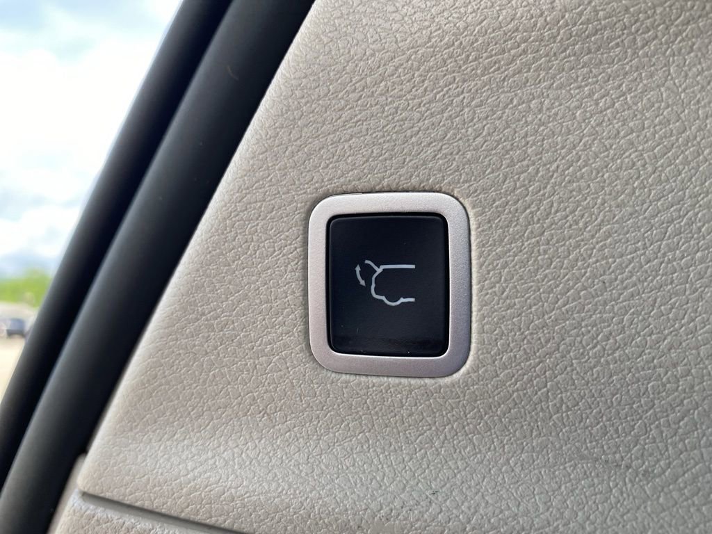 Used 2023 Chrysler Pacifica Touring-L image 17