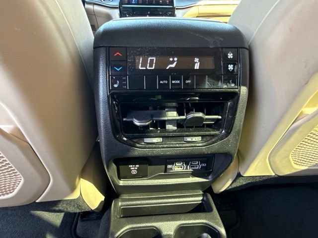 Used 2022 Jeep Grand Cherokee L Limited AWD/4WD image 16