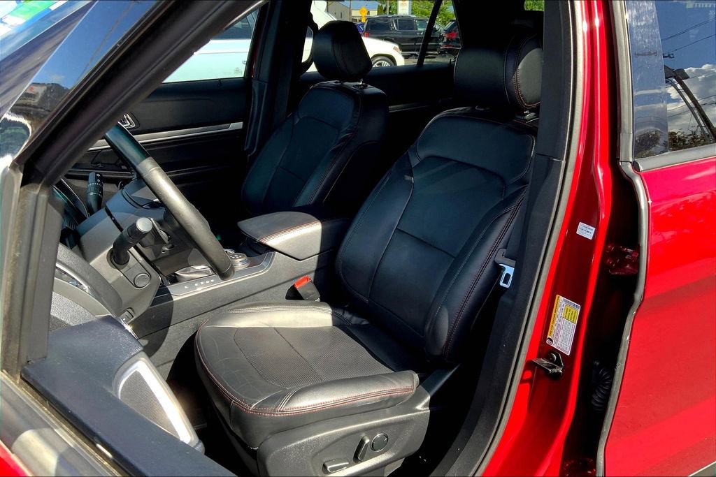 Used 2016 Ford Explorer Sport w/ Equipment Group 401A image 7