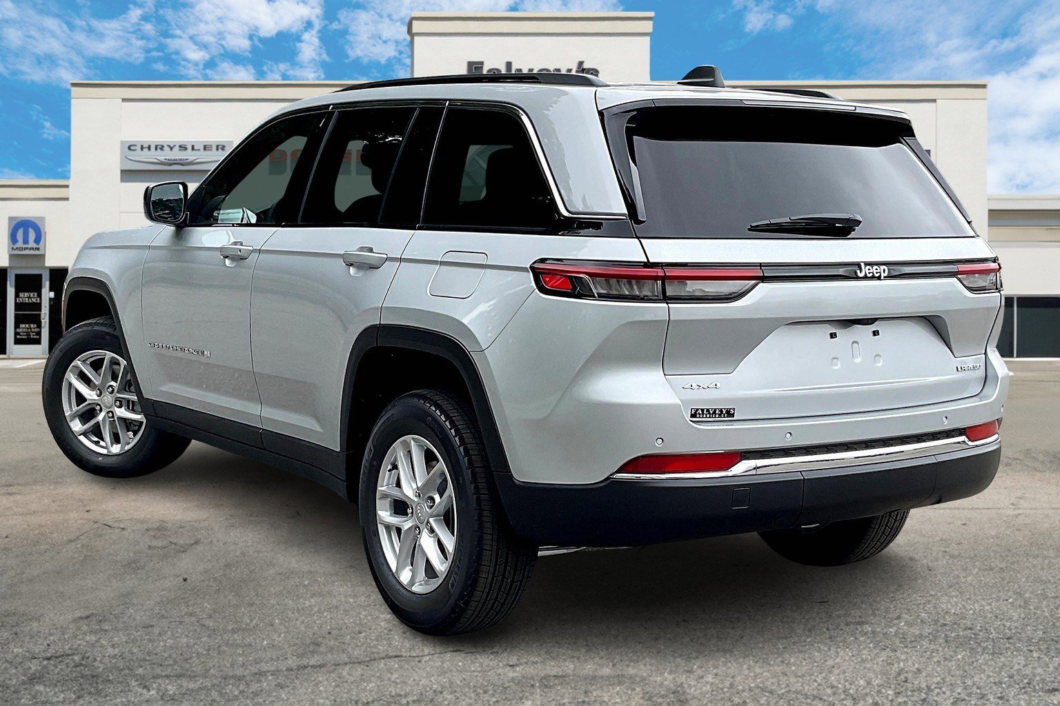New 2025 Jeep Grand Cherokee Laredo X image 3
