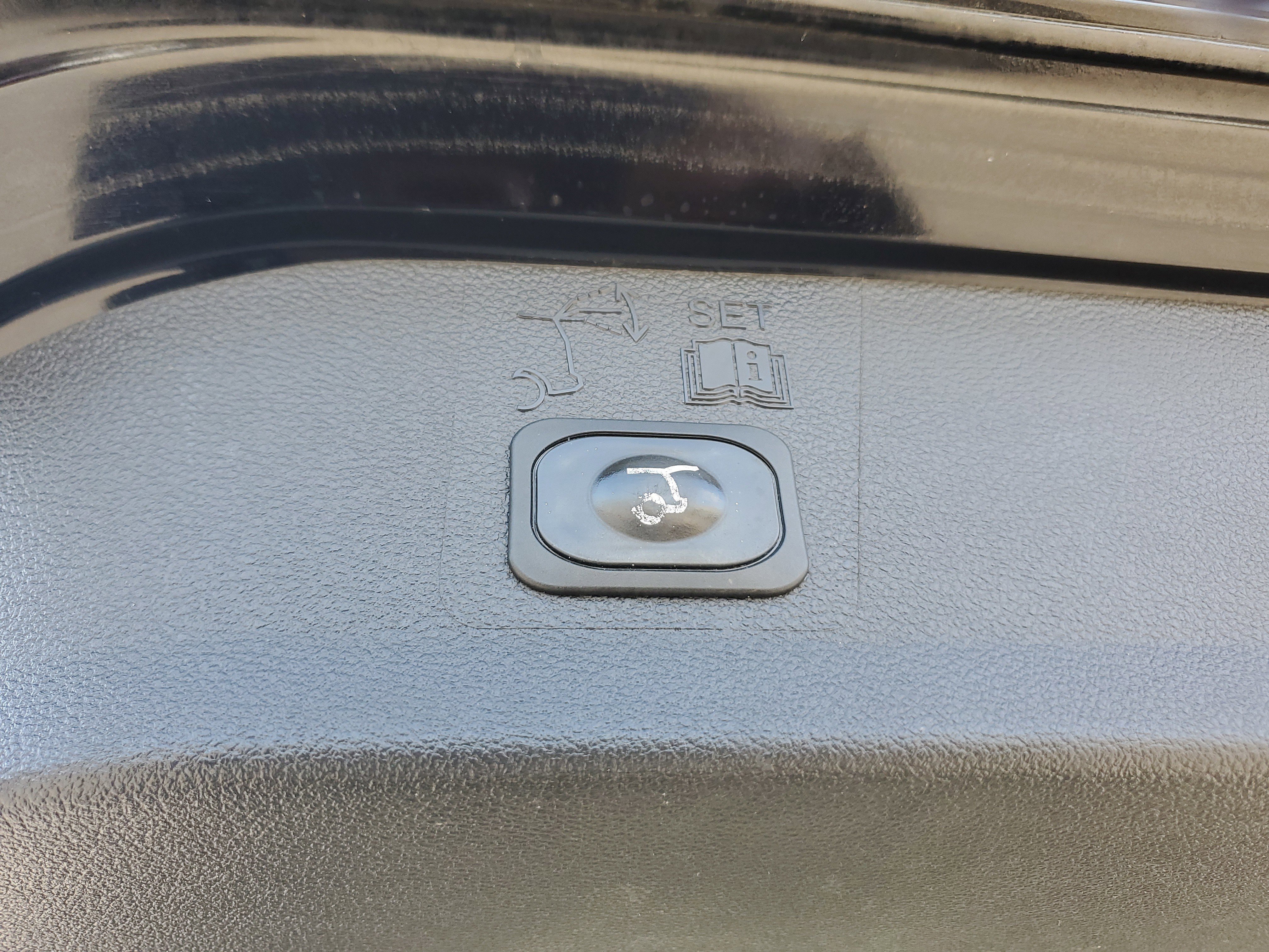 Used 2019 Ford Escape SEL image 12