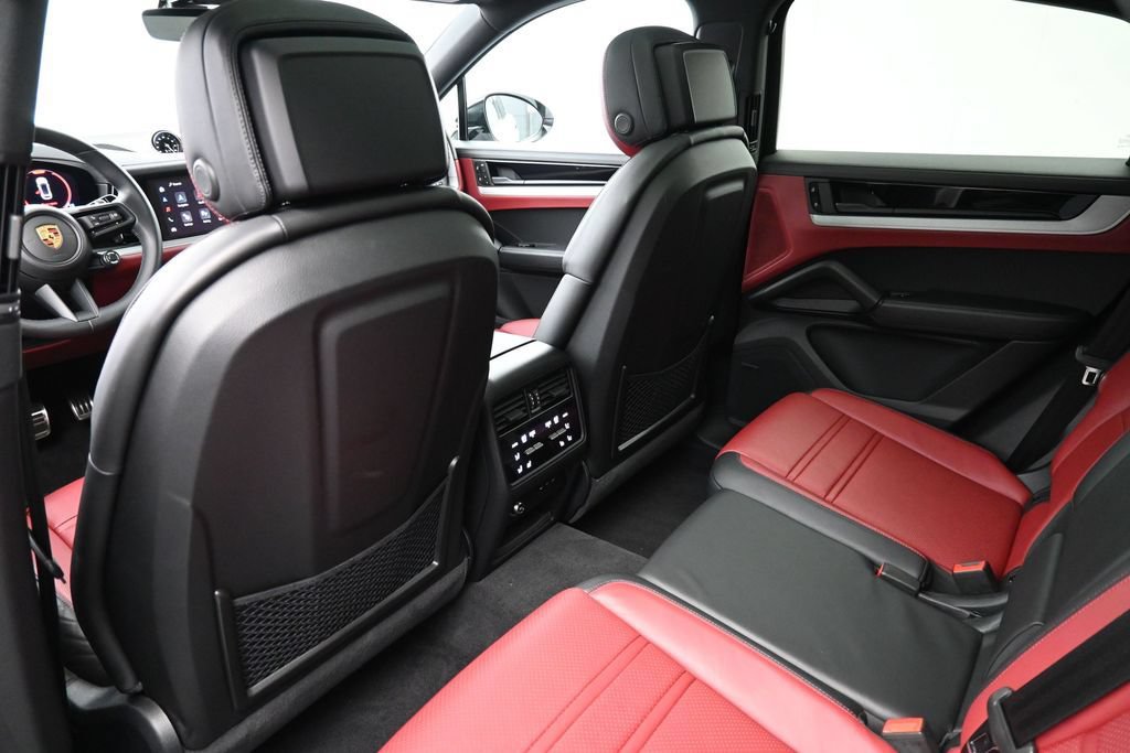 Certified 2024 Porsche Cayenne S AWD/4WD image 8