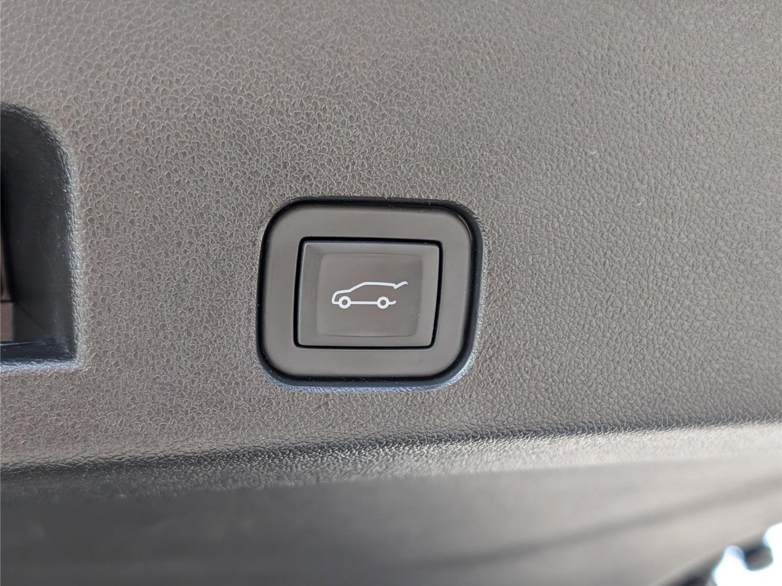 Used 2024 Chevrolet Traverse RS w/ LPO, Floor Liner Package AWD/4WD image 16