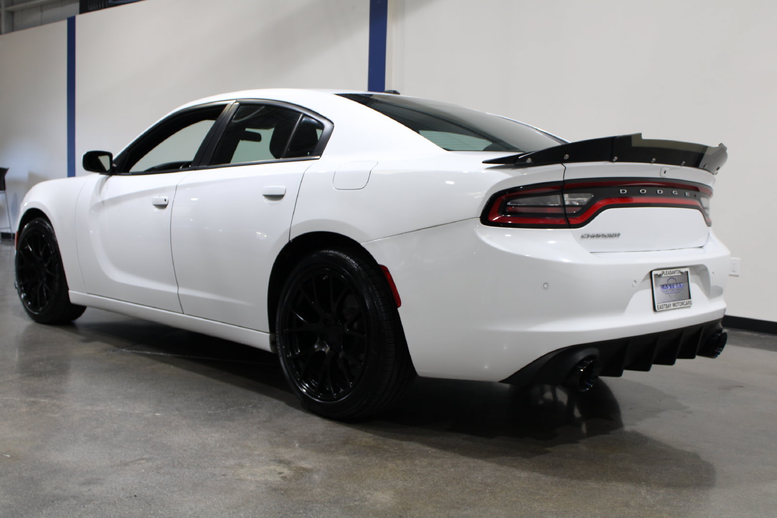 Used 2022 Dodge Charger SXT RWD image 9