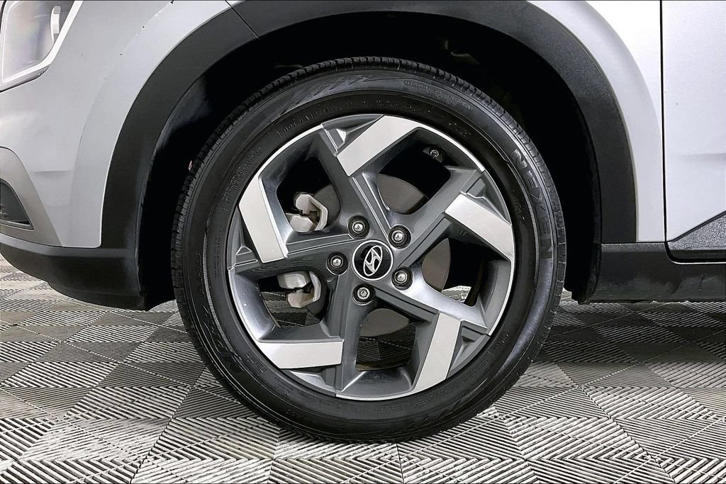 Used 2022 Hyundai Venue SEL FWD image 8