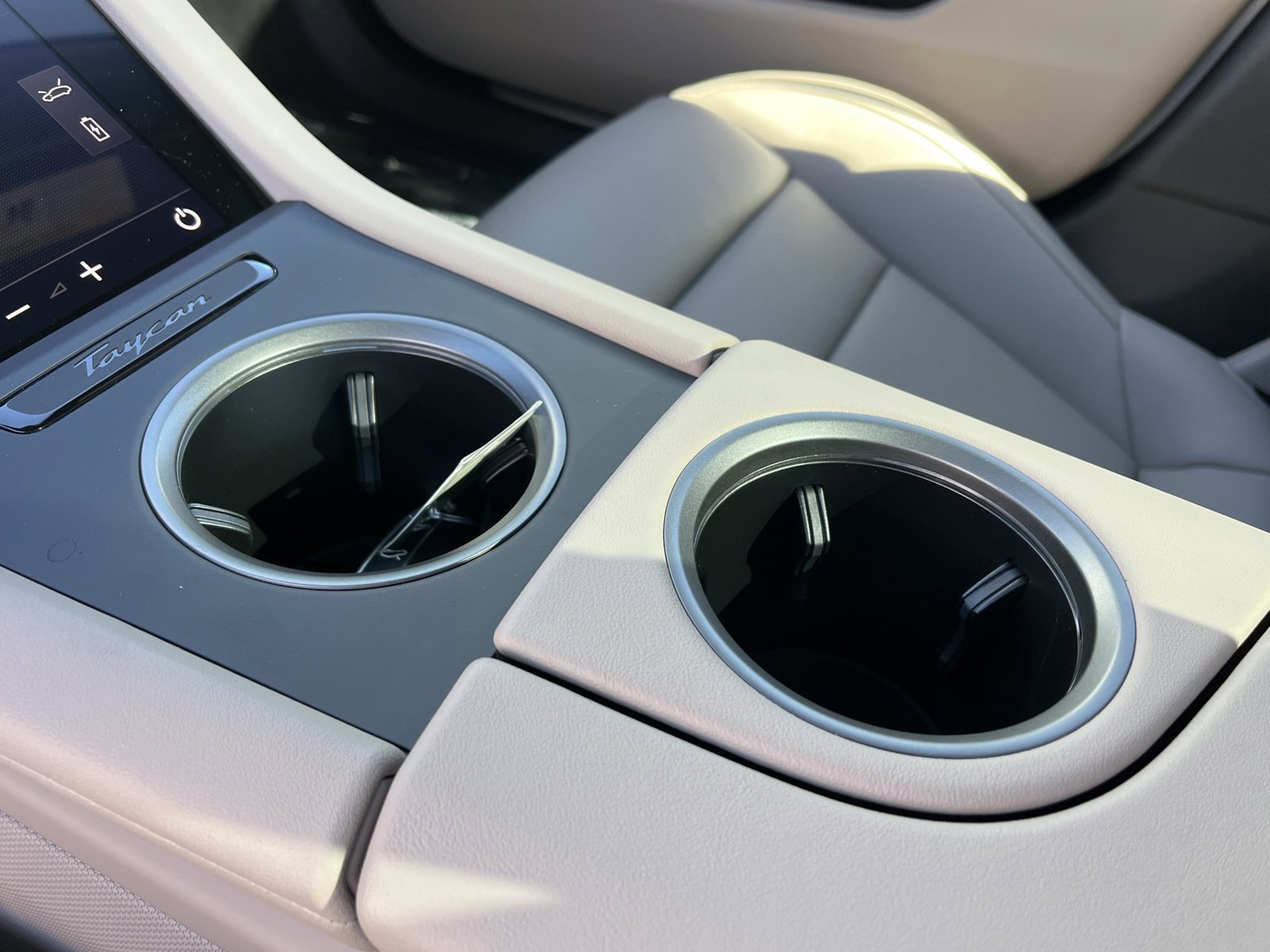 New 2025 Porsche Taycan image 20