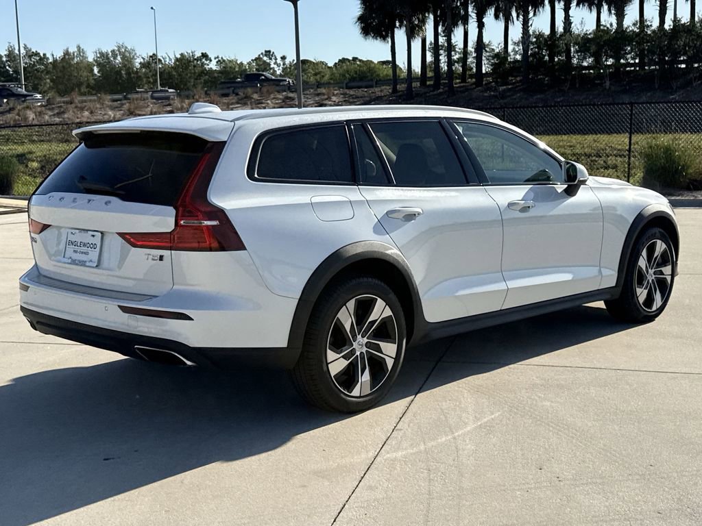 Used 2022 Volvo V60 T5 Cross Country AWD/4WD image 11