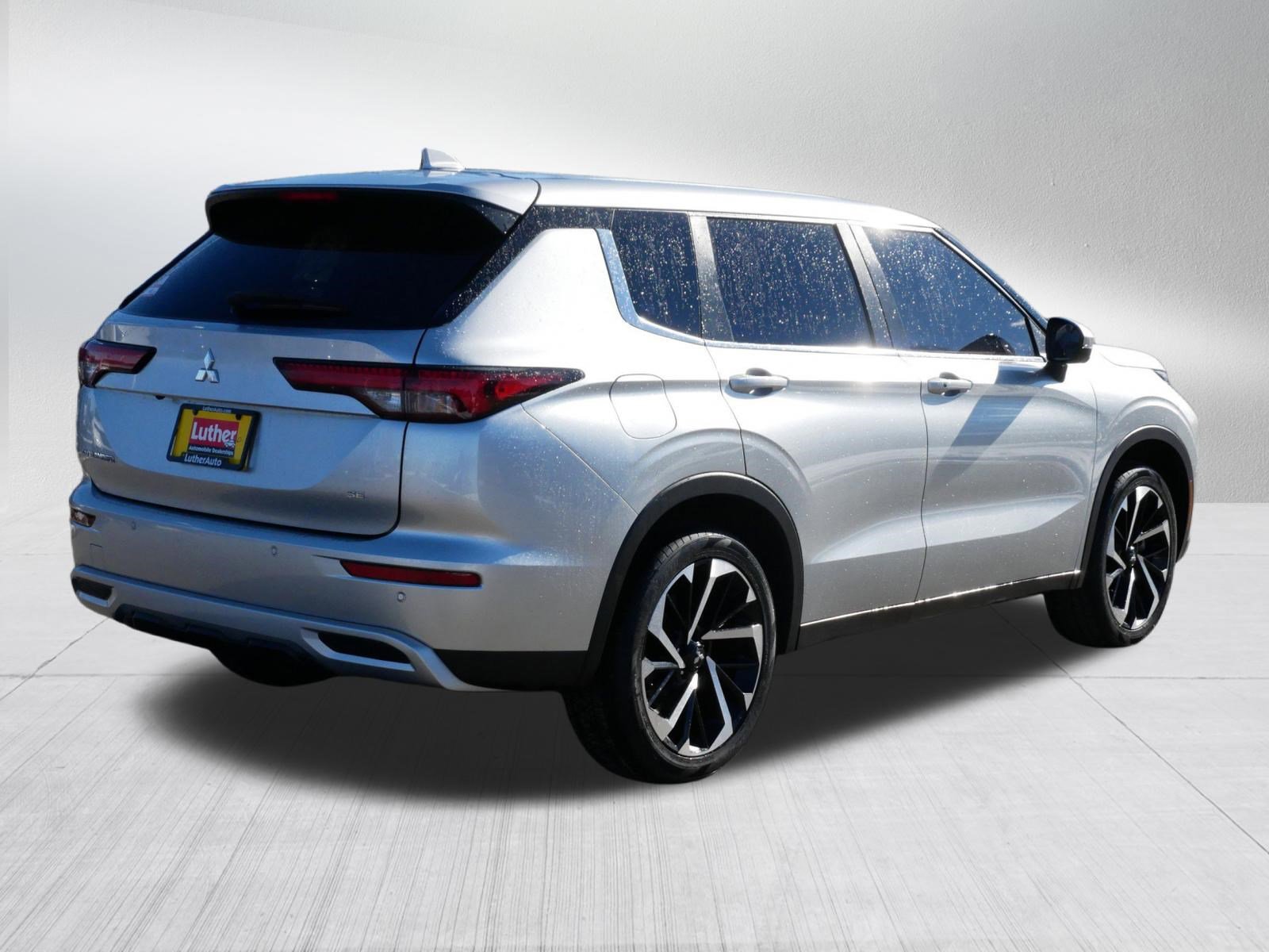 Used 2023 Mitsubishi Outlander SE image 7