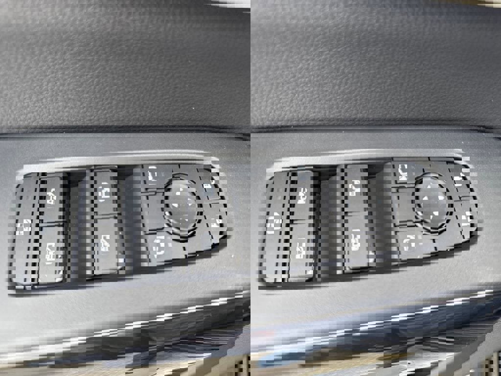 New 2025 Nissan Pathfinder SV image 19